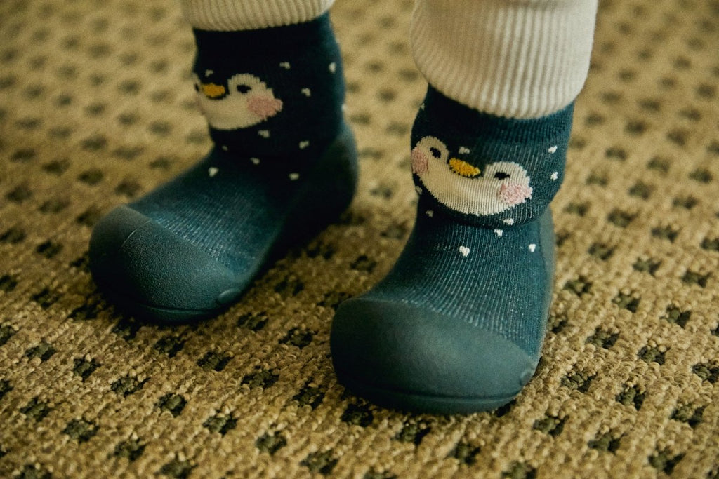 Attipas - Pingüino Azu Marino Zootopía - Nudos Barefoot Shoes