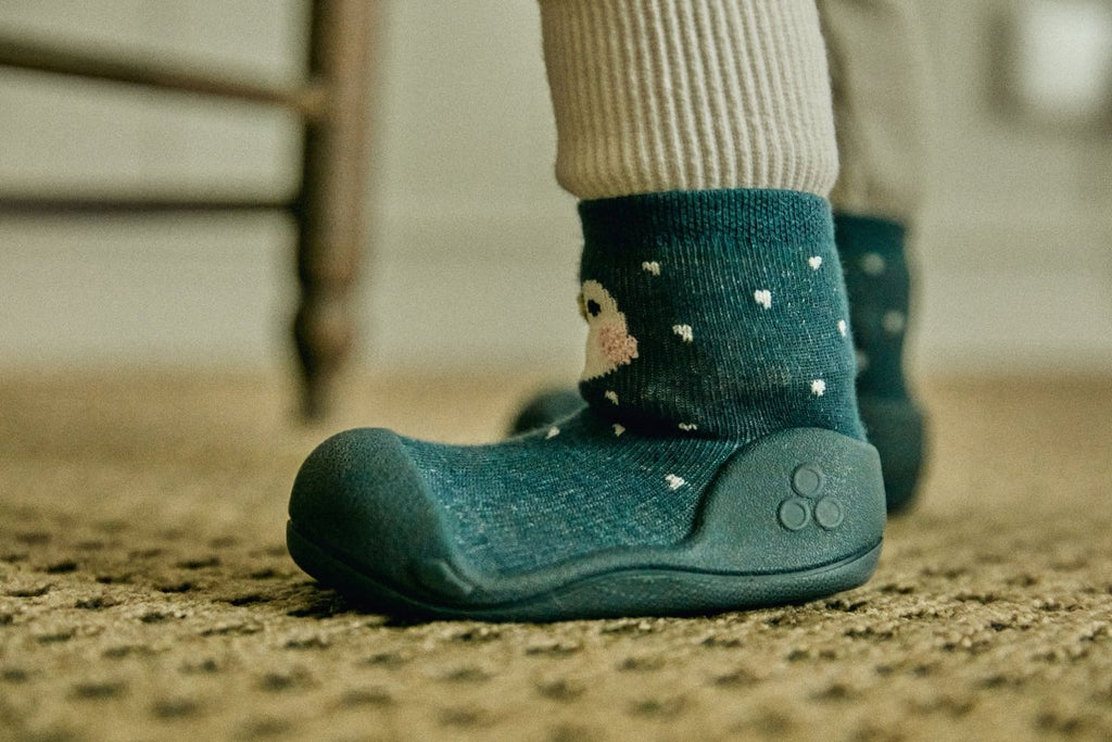 Attipas - Pingüino Azu Marino Zootopía - Nudos Barefoot Shoes